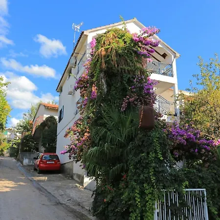 By The Sea Grebastica, - 19106 *