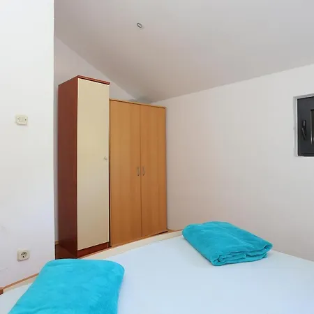 By The Sea Grebastica, - 19106 *