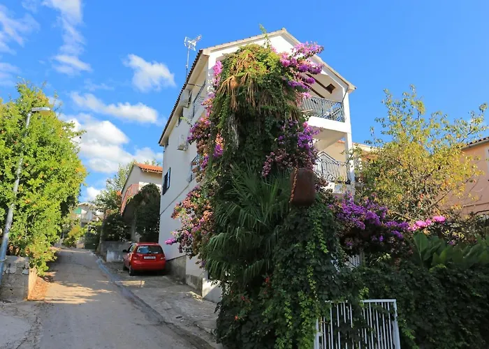 By The Sea Grebastica, - 19106 *