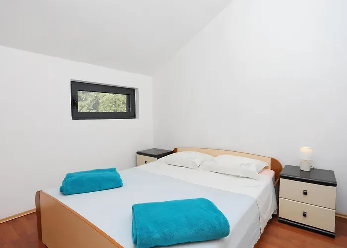 By The Sea Grebastica, - 19106 *